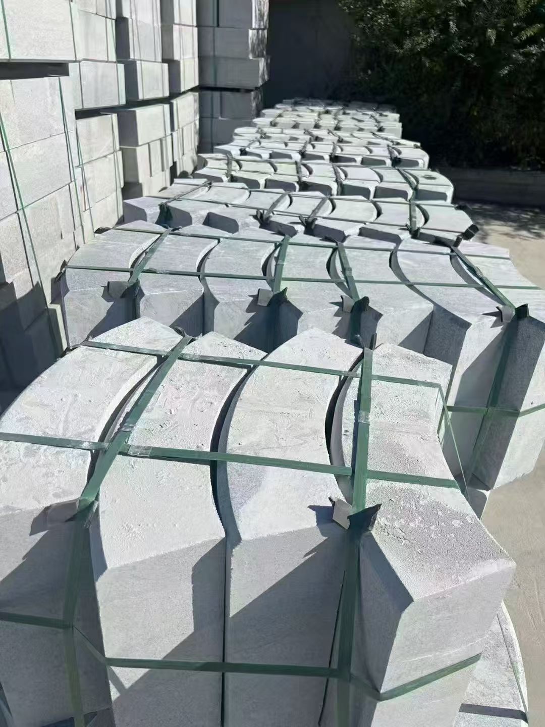 泰州 芝麻灰弧形路沿石