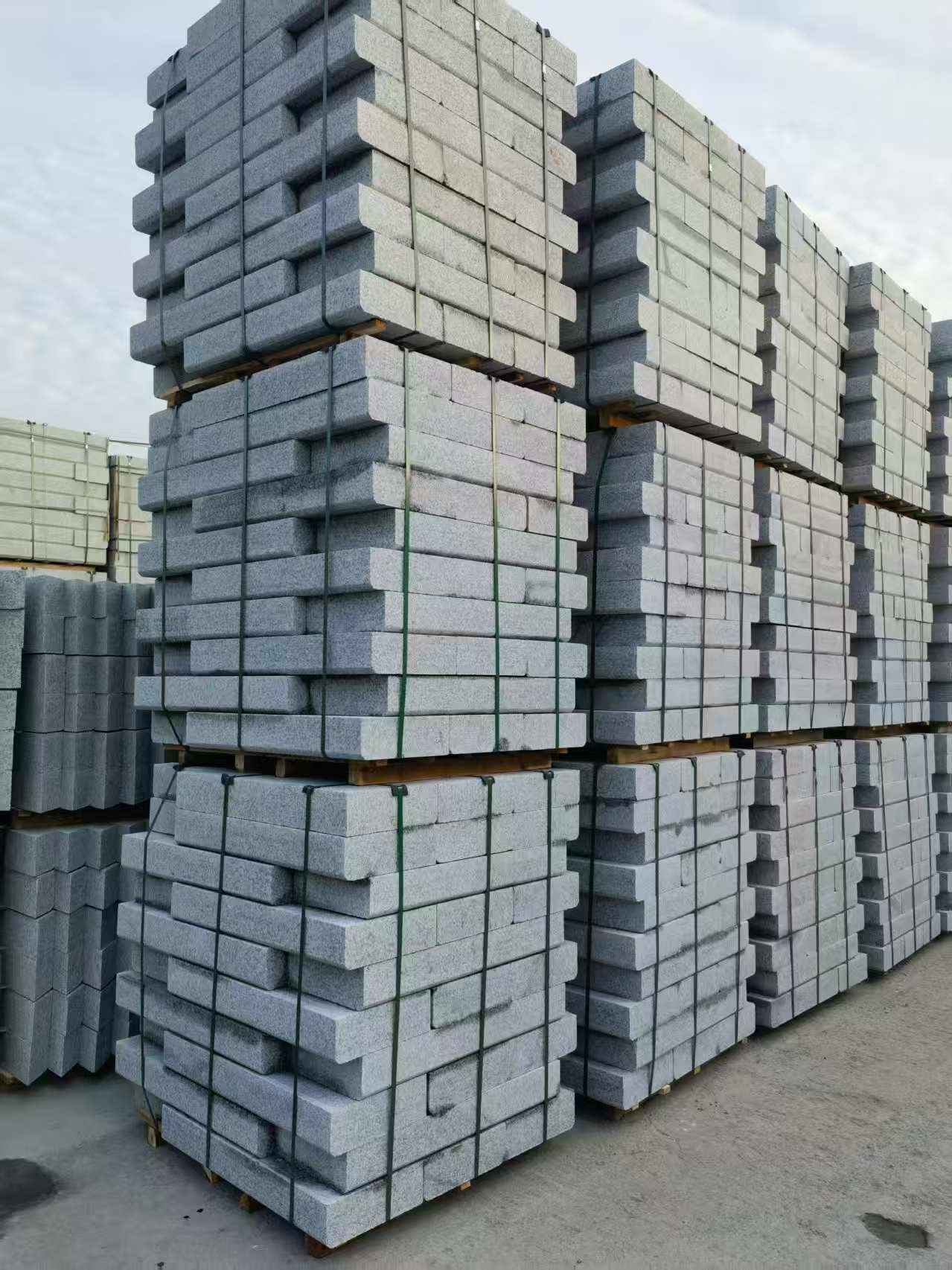 泰州 路沿石（路侧石），颜色一致，尺寸标准