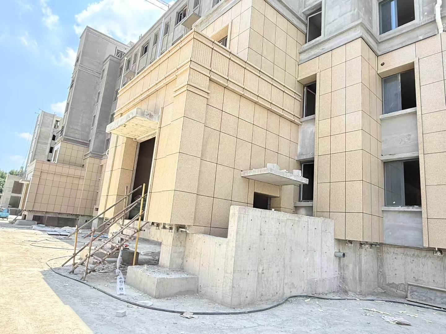 泰州 黄金麻干挂，工地实拍