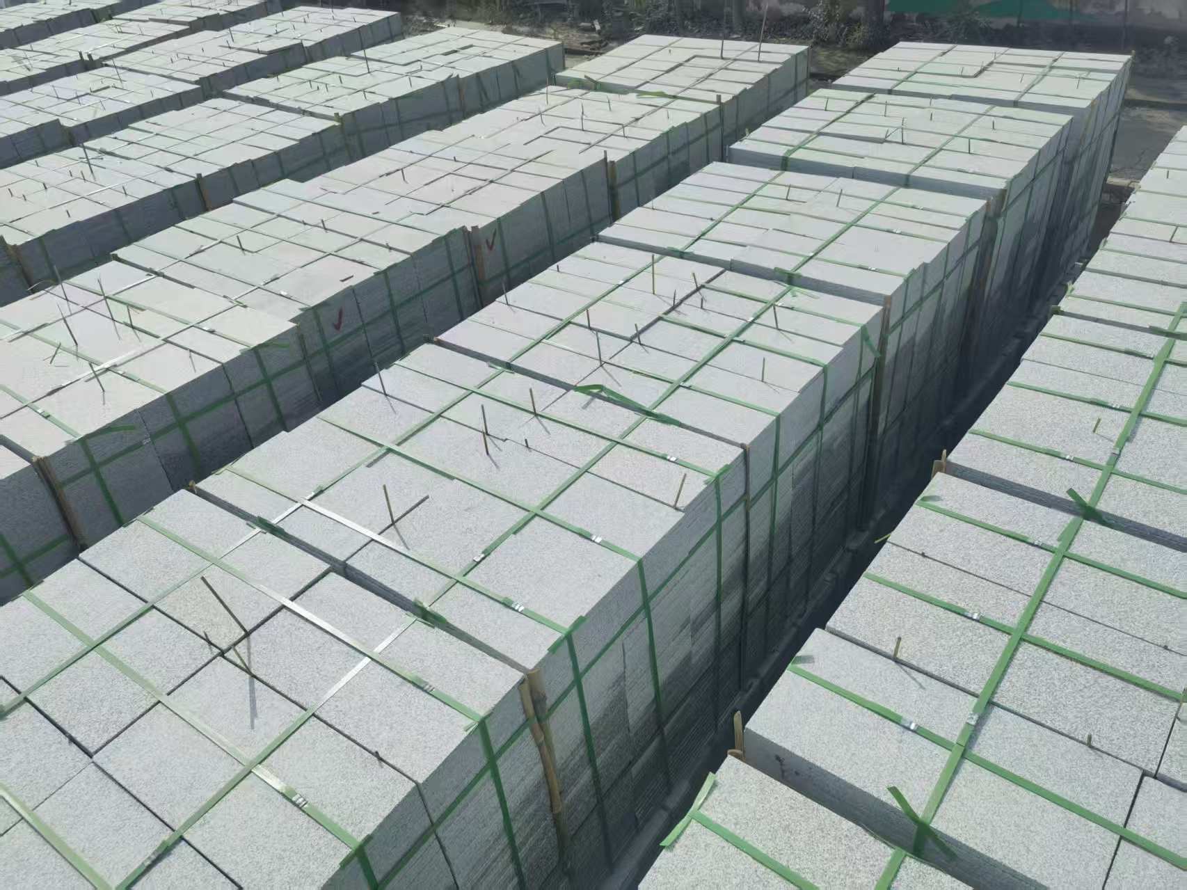 泰州 芝麻白1.8公分火烧300*600地铺，清仓大甩卖