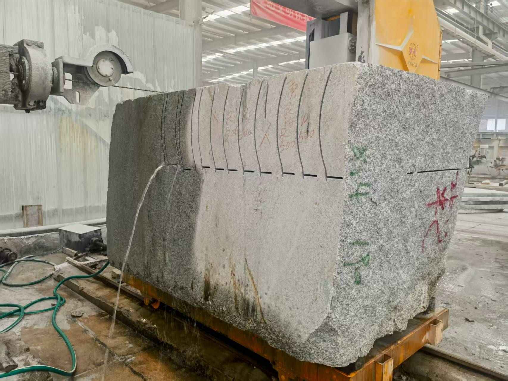 泰州 602，大花芙蓉白，绳锯加工弧形路沿石