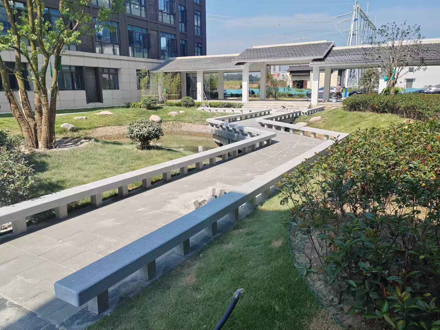 泰州 芝麻灰小区坐凳&栏杆安装效果