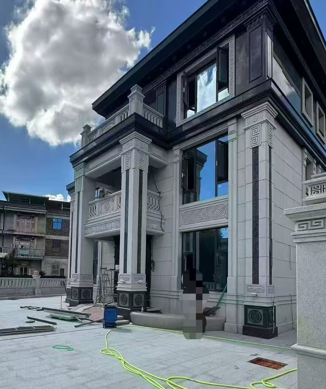 泰州 别墅干挂，芝麻白与芝麻黑完美配合