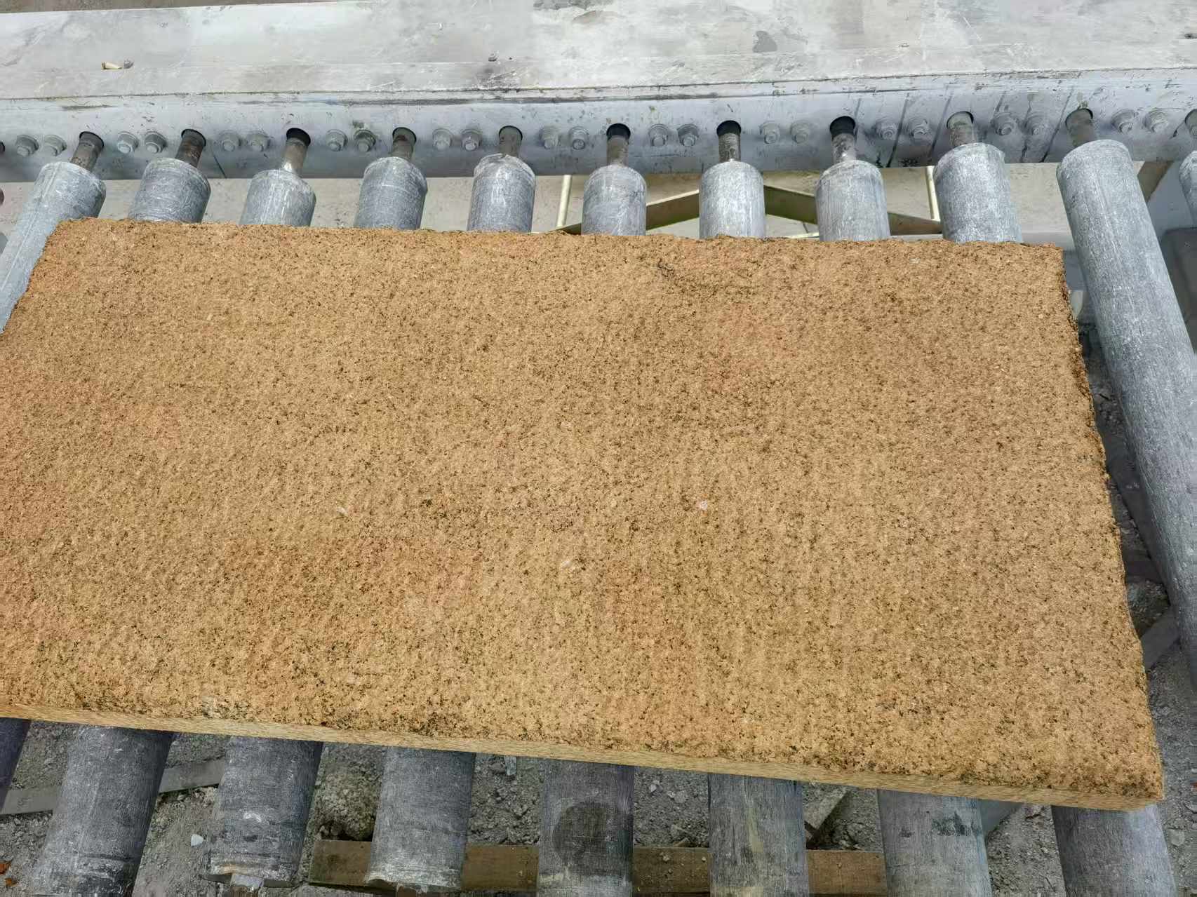 泰州 菠萝面老石板，做旧仿古石，流水线生产加工