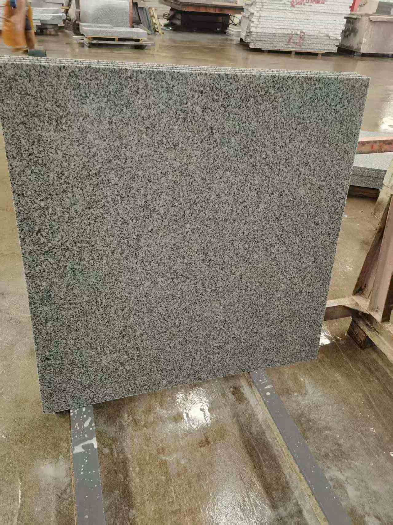 泰州 芝麻白光面900*900，高地铁标准