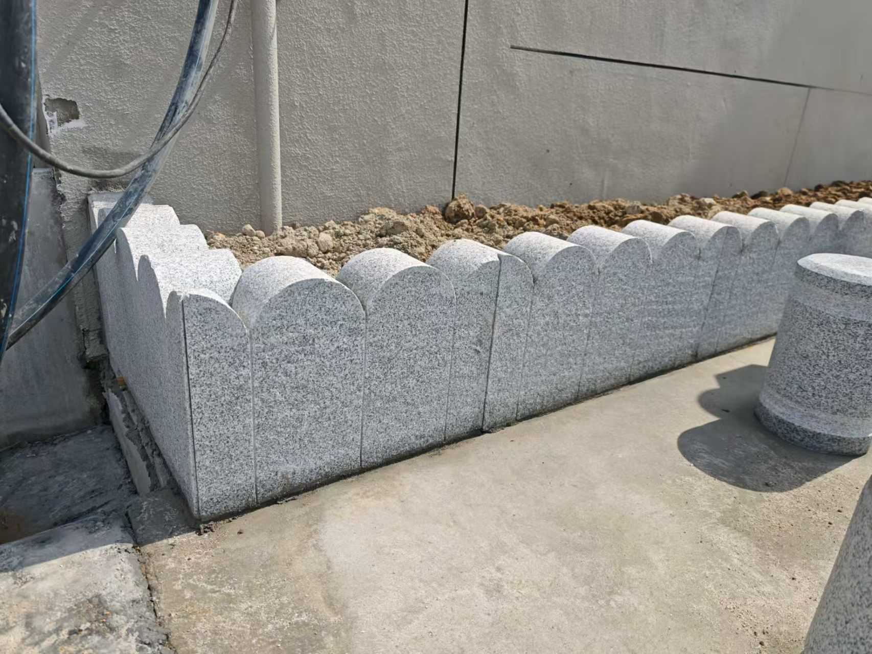 泰州 芝麻白花岗岩花边石铺装效果图